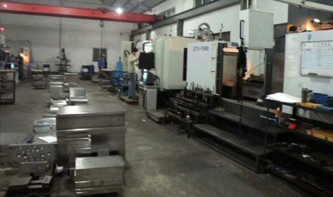 鑄造現(xiàn)場及精密設(shè)備加工展示 (10)